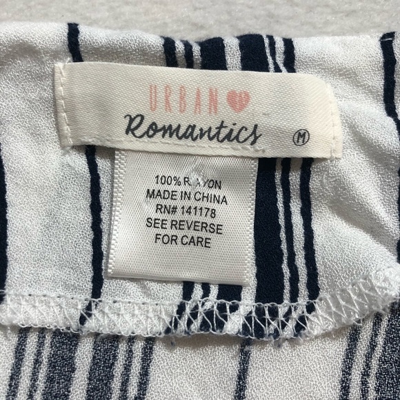 Urban romantics blouse crop stripe Vneck button - Picture 11 of 12